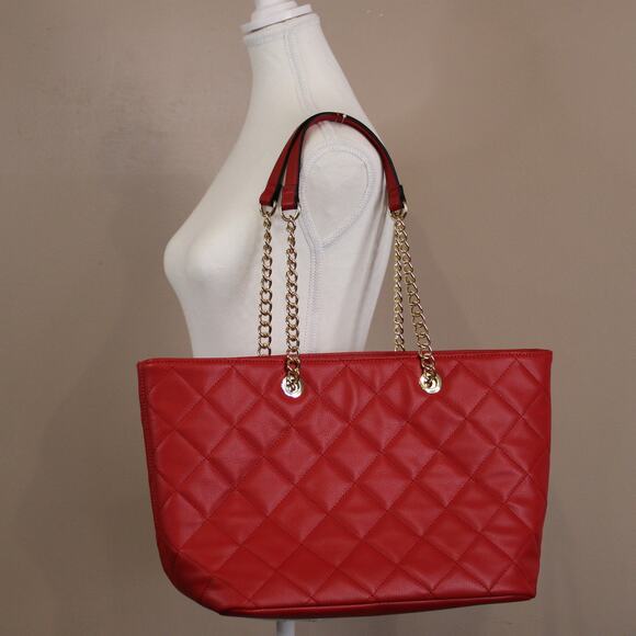 Aldo Large Quilt Pattern Red Tote w/ Gold Chain & Leather Handle - Picture 2 of 11